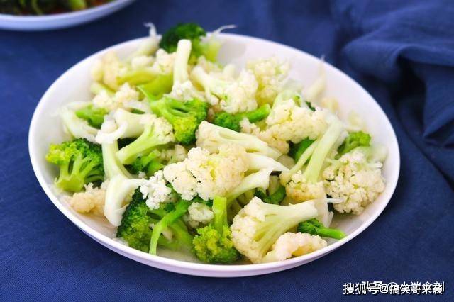 三伏天,这菜清爽适口,3元一大盘,开胃下饭又营养,做法简单_菜花