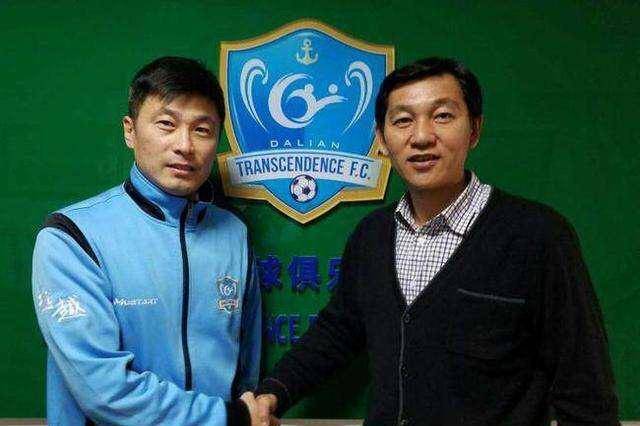 在u19当中石磊成为球队的主教练