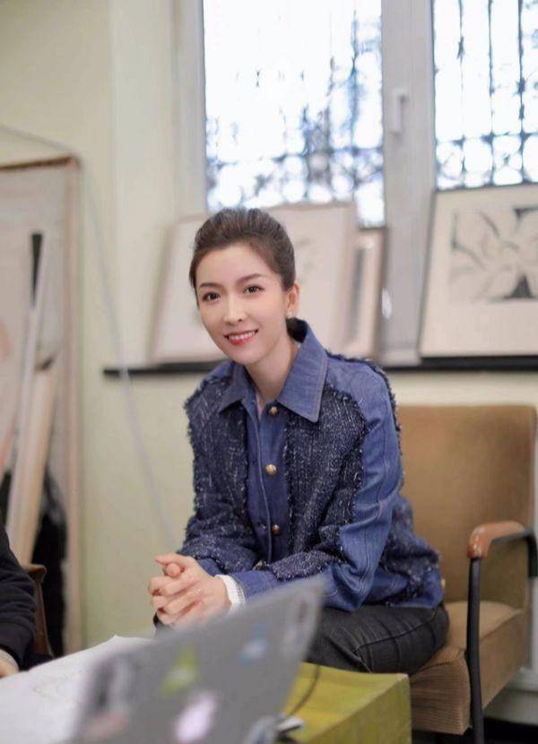 凤凰卫视美女朱梓橦,外貌甜美,气质绝佳,端庄大气,气