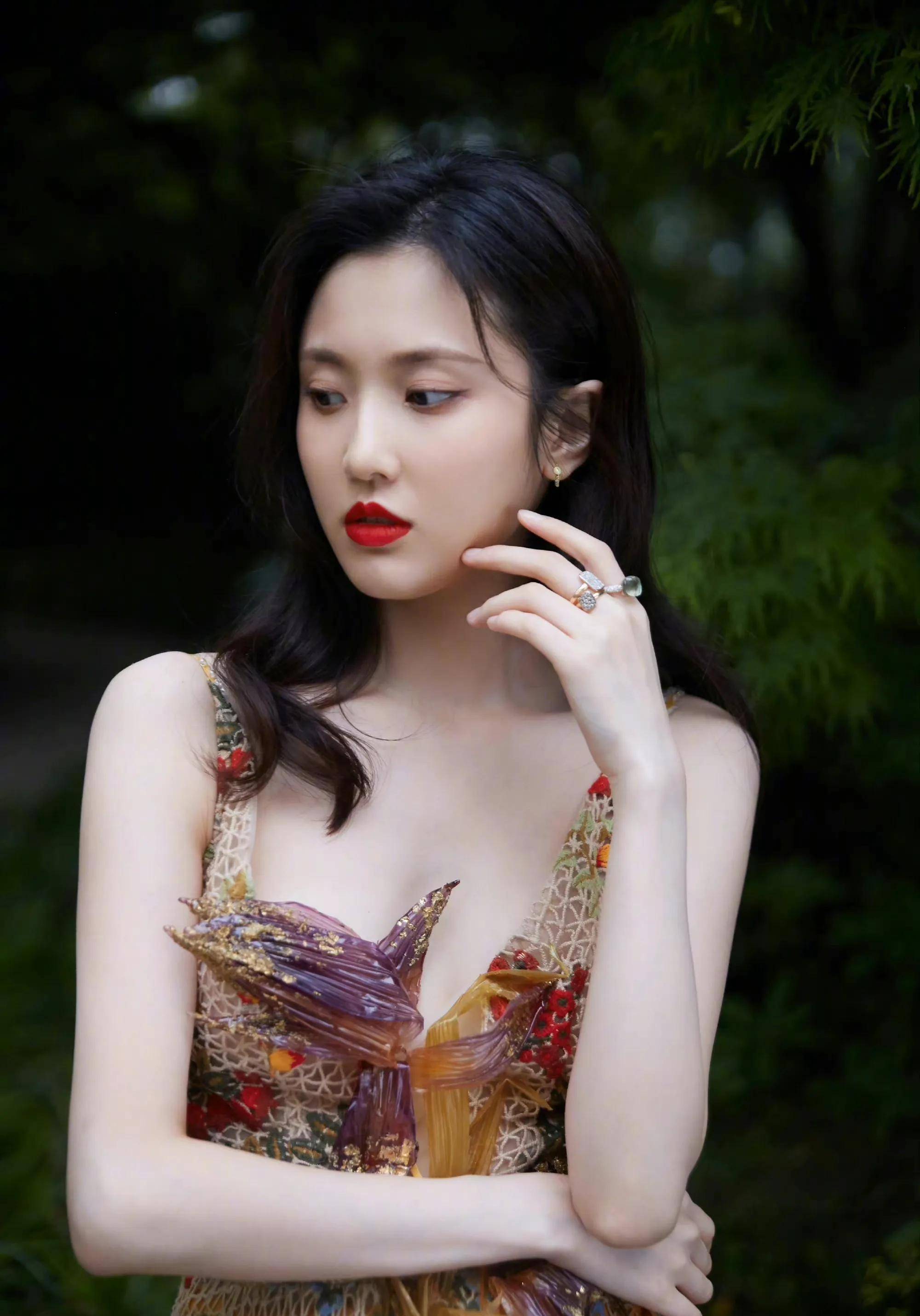 "谋女郎"张慧雯皮肤白白嫩嫩,长相我见犹怜,真让人一见倾心_感觉_电影