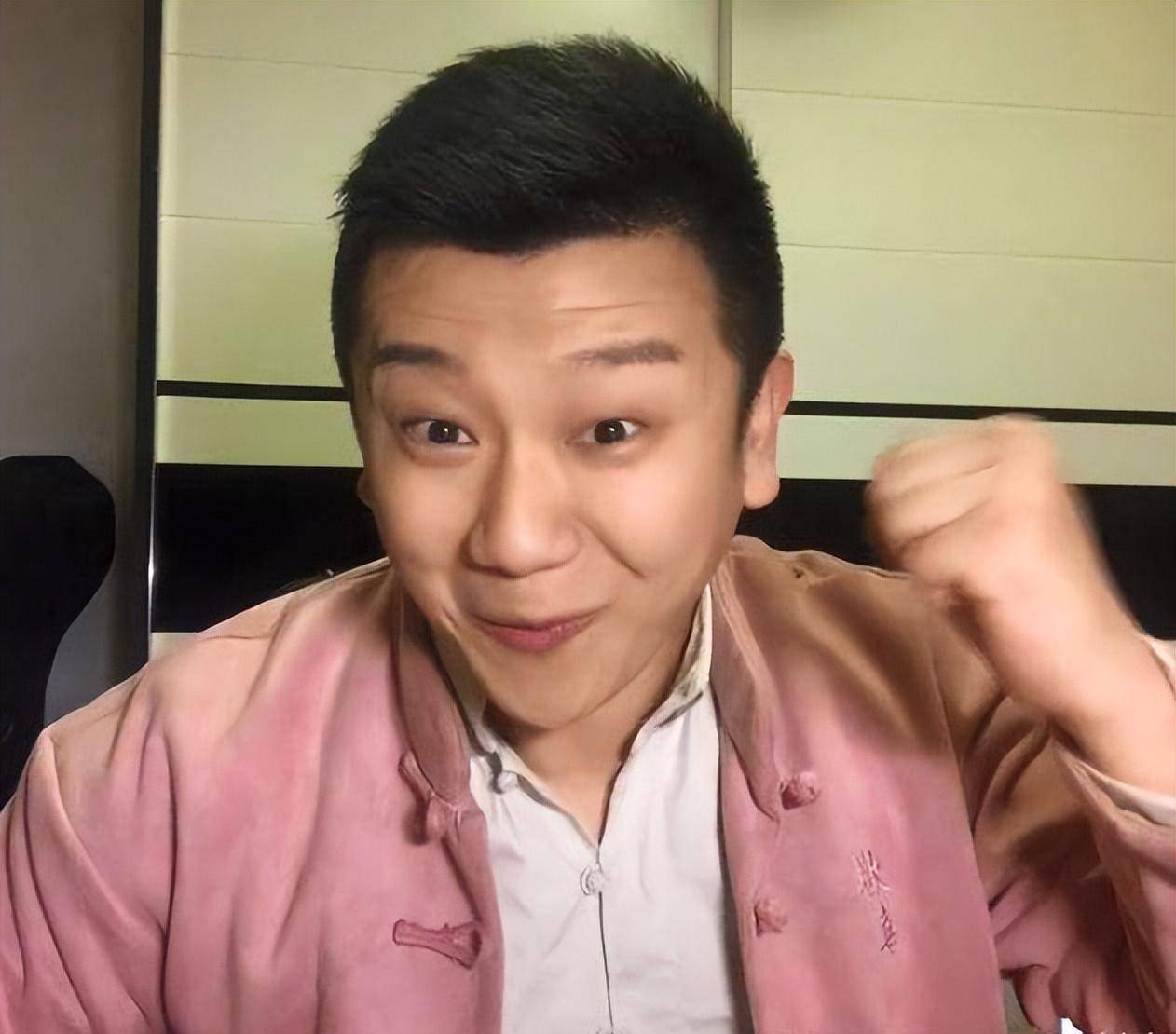 这不就在近日,清华大学博士,大逗相声演员李寅飞,在其个人社交账号上