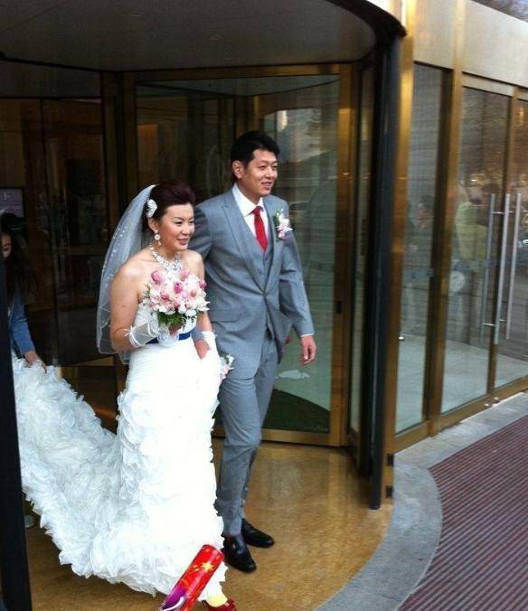 美女名将周雅菲嫁2米10男篮名将,拼下一儿一女幸福如花_祝福_比赛_莫