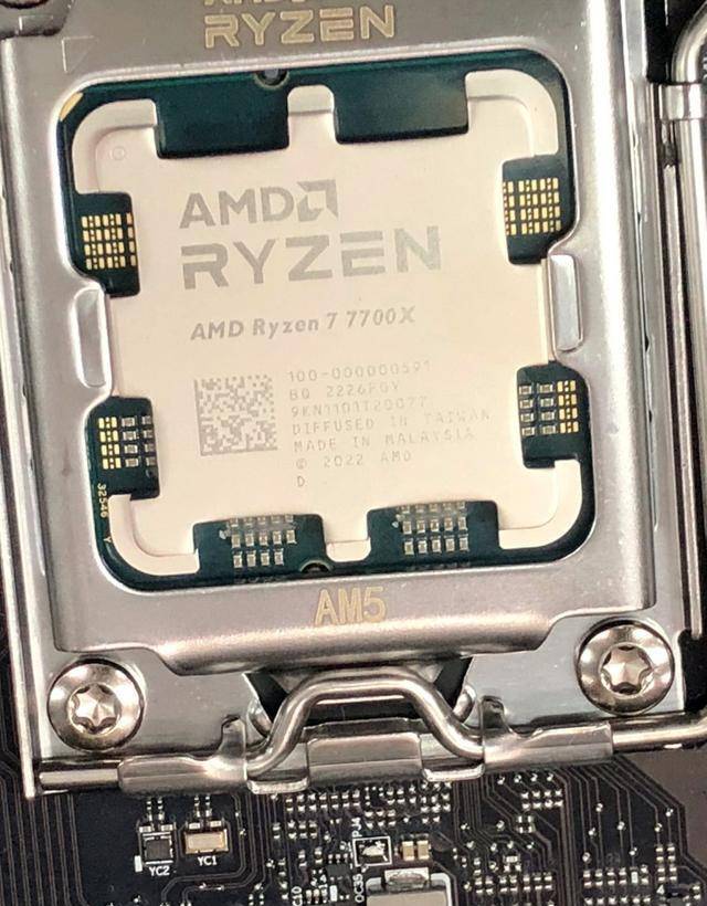 AMD新一代8核处置器R77700X实物照片曝光