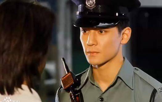 2004年11月24日,吴彦祖和成龙合拍的电影《新警察故事》上映,他饰演一