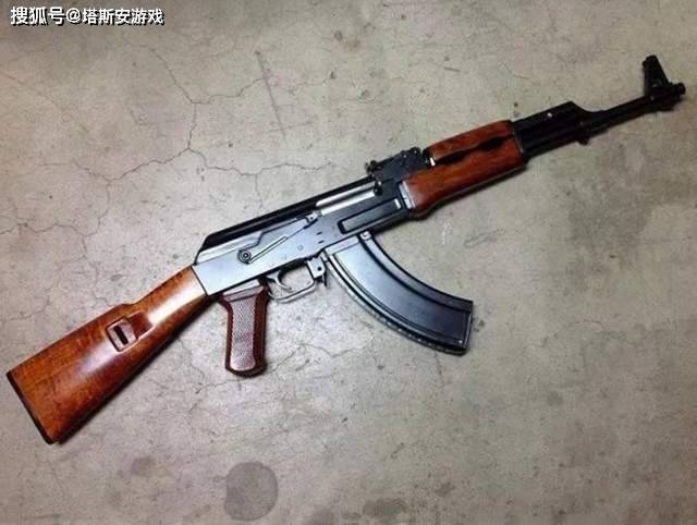 东德作为华约成员,以苏式装备为主,早期使用苏联的sks半自动步枪,后来