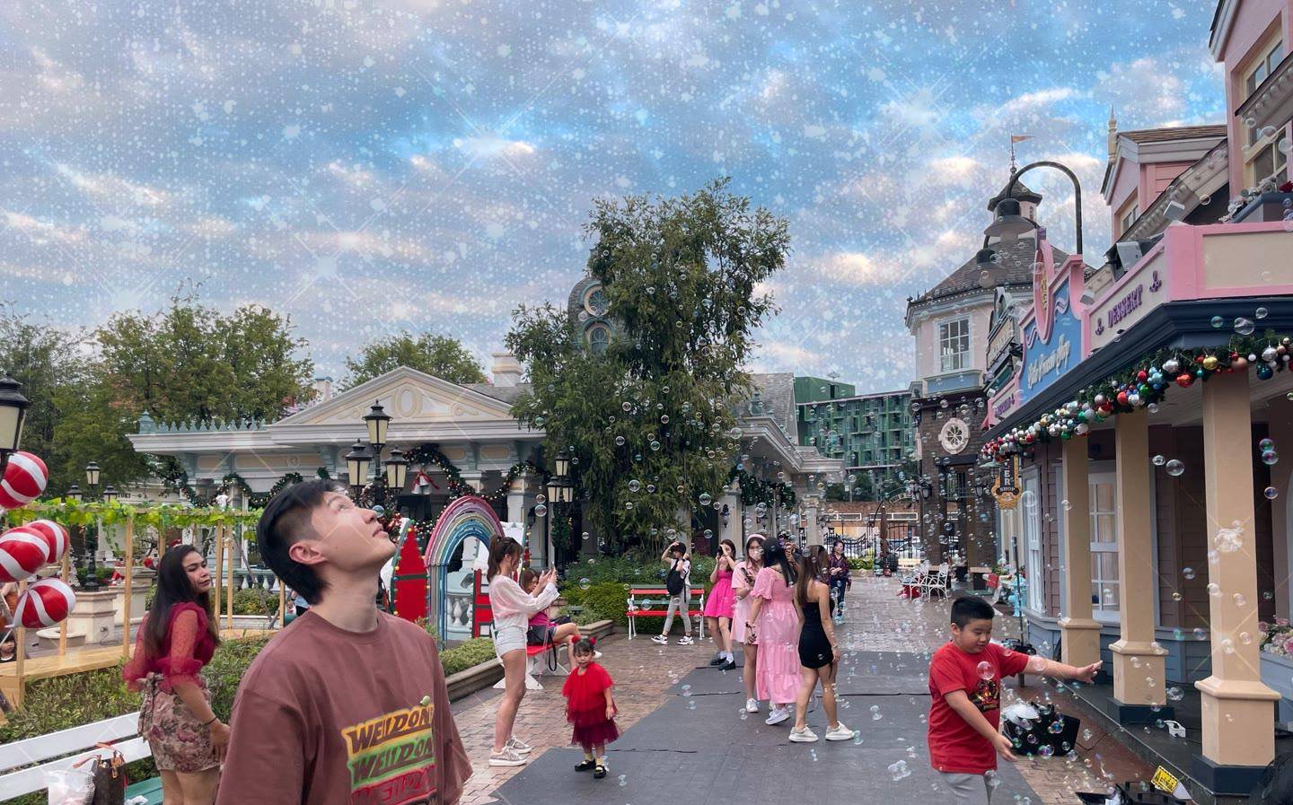 2021年6月,小陈向秋求婚成功.他送给球的鸽子蛋钻戒重达2.05克拉.