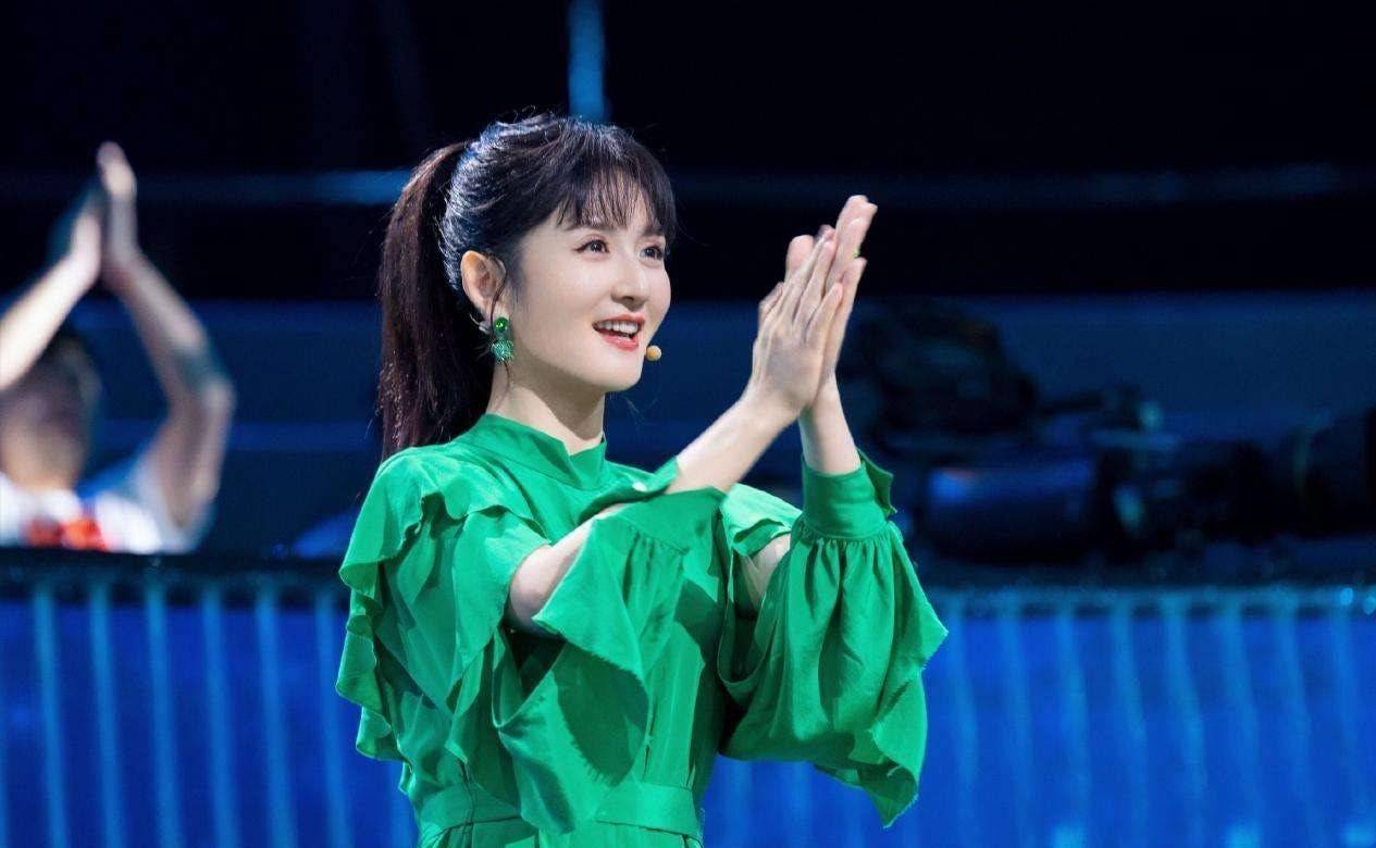 谢娜的事业处于尴尬期,疑似被东方卫视退货后转身加盟浙江卫视?