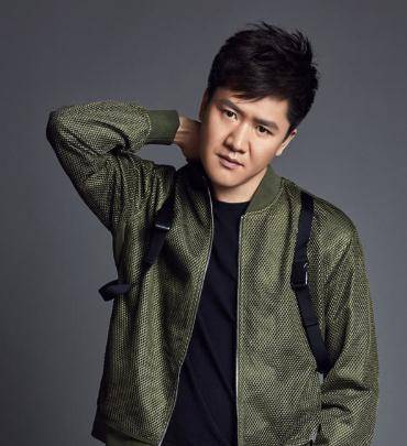 跑了12年龙套无人识,拉泡"屎"竟意外走红,得名导