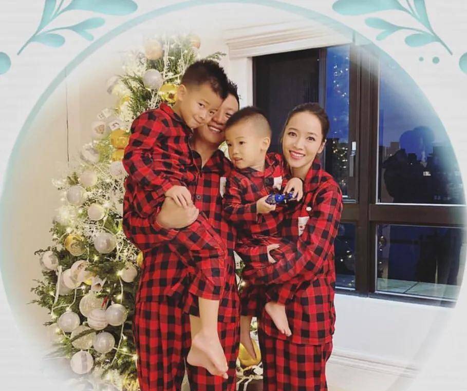 侯佩岑生日那天发了一个蝴蝶蛋糕,然后周杰伦发了给妈妈戴帽子的帖子.