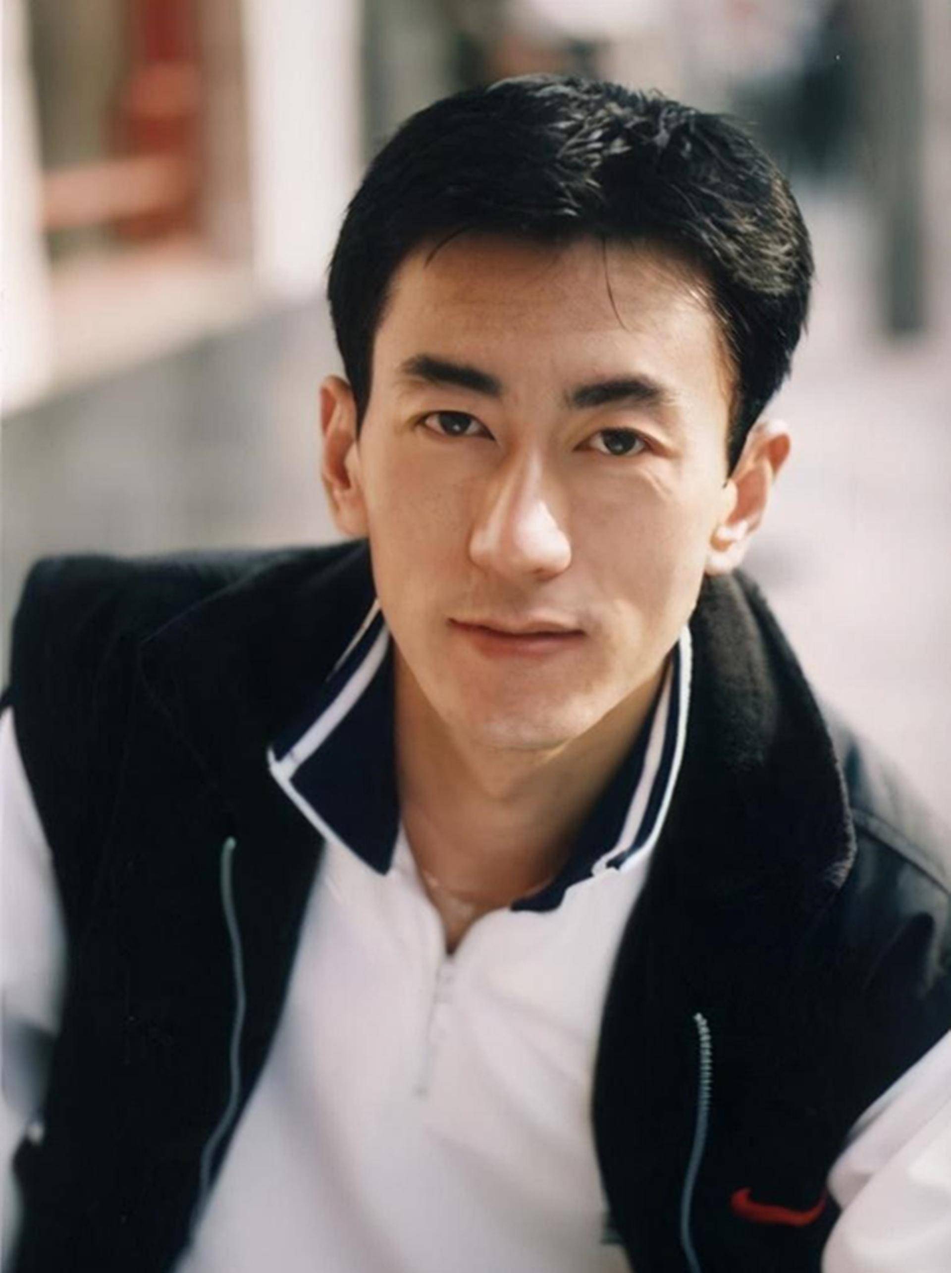 鲁健:32岁娶小6岁郑天亮,婚后分居15年,分居背后有辛酸和温情_女儿