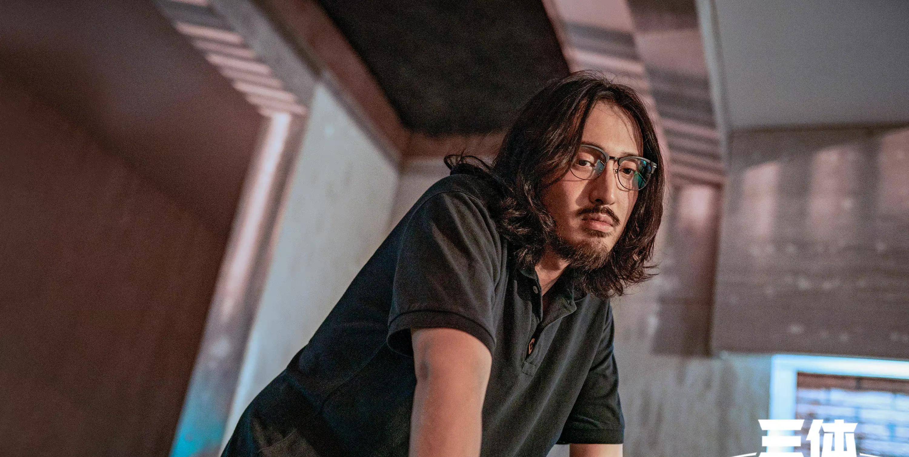 《三体》开播,王传君被群嘲,演技台词太差,把丁仪演成大疯子了_阿君