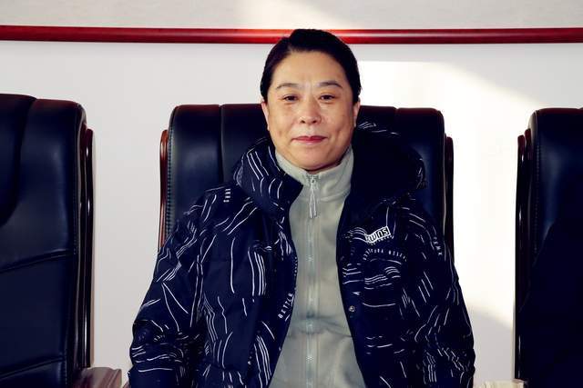 上图为海林林业局有限公司党委书记,董事长艾玉芬同志本刊讯(朱善永