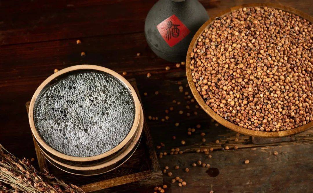 最典型的纯谷物酒应该是茅台,但茅台的价格很高,用作口粮酒,有点太