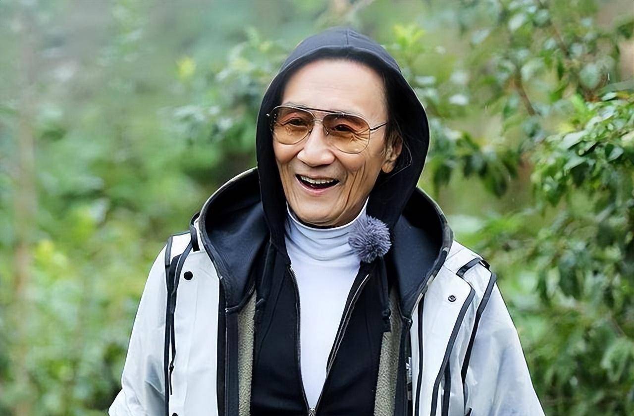 85岁谢贤击败谢霆锋再度获影帝,网友:爸爸生了儿子,老当益壮_电影