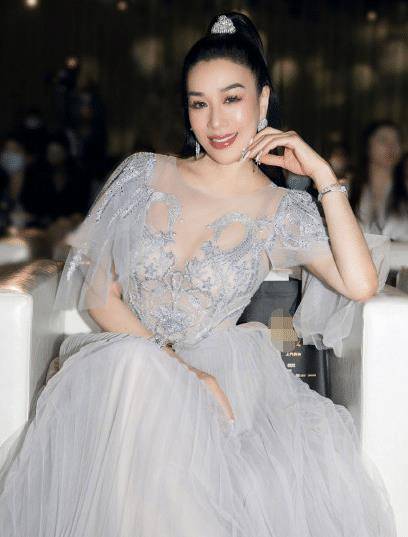 51岁钟丽缇怀4胎?