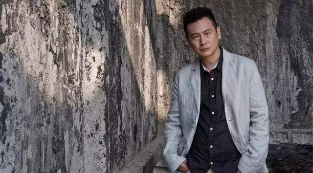 后来张世与经纪人女友詹婉妮结束十多年的爱情长跑结婚了,更转行当了