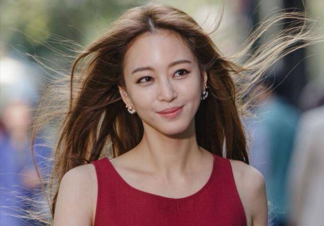 42岁韩艺瑟拍写真超吸睛 时隔4年有望出演新剧 与小10岁男友蜜恋_作品