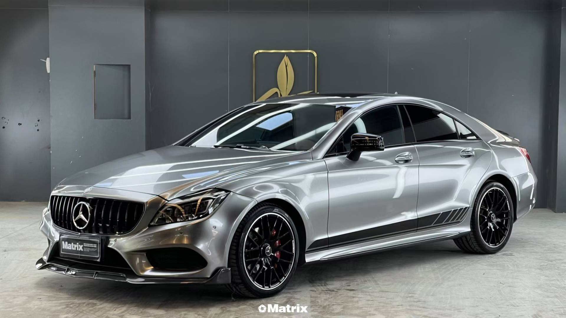 奔驰cls-matrix矩阵改色膜液态金属银,炫酷科技感的银灰色_搜狐汽车