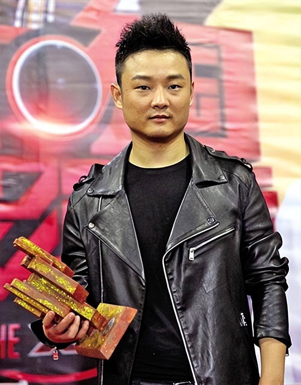 而且曾一鸣自从这个比赛之后,就再也没有什么让人出圈的作品了,只能说