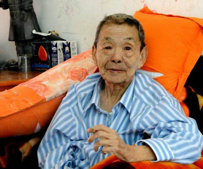 在这样的情况之下,土司杨家家族中的杨二小姐看中了罗星汉,并让他做了