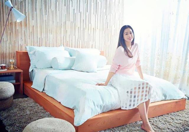 金泰希挺6个月孕肚和rain游美国买千万豪宅,或有意进军好莱坞_演艺圈