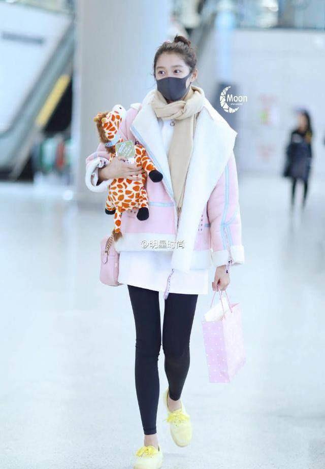 国民闺女关晓彤大长腿被封"腿精"_优势_牛仔_郑爽