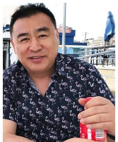 一些网友在自己的个人社交平台上发布了前央视主持人张宏民的近照.