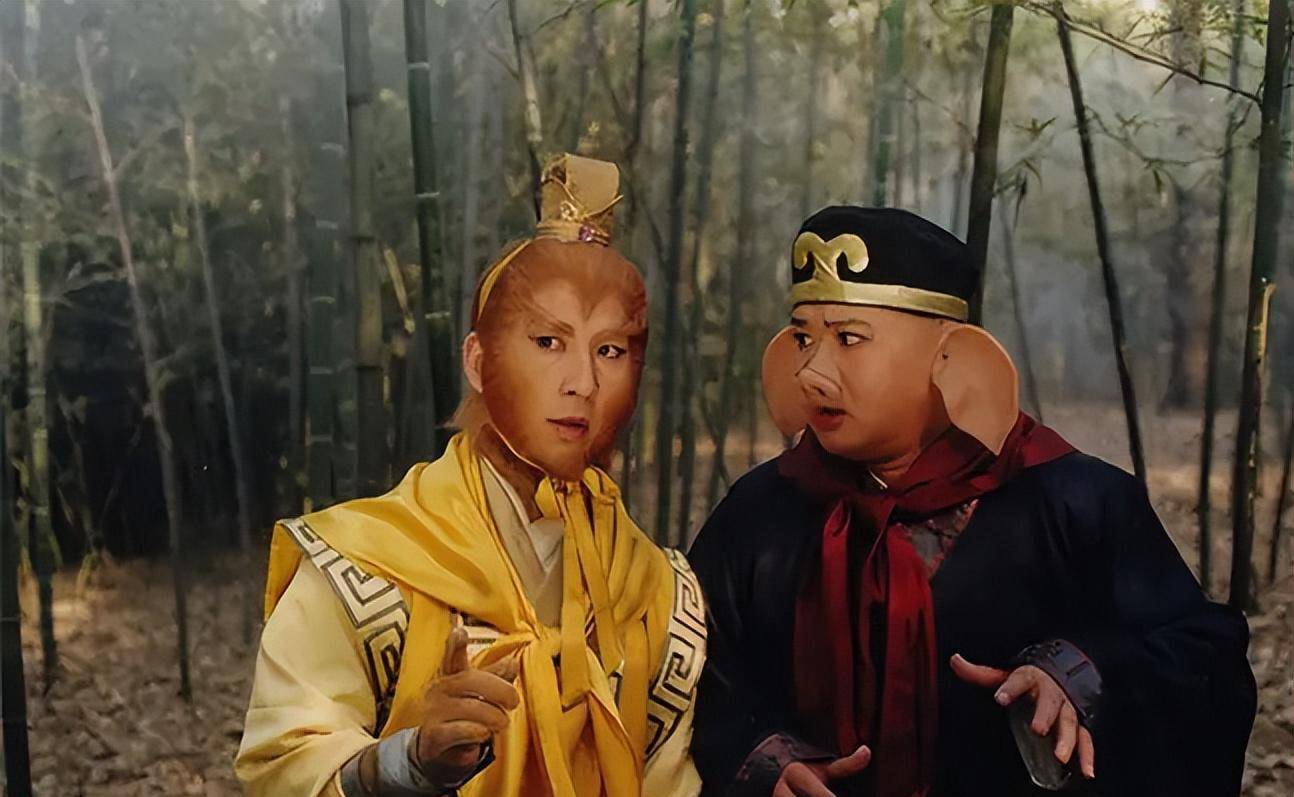 值得一提的是,除了是演员外,曹荣还是一名优秀的武术指导,六小龄童