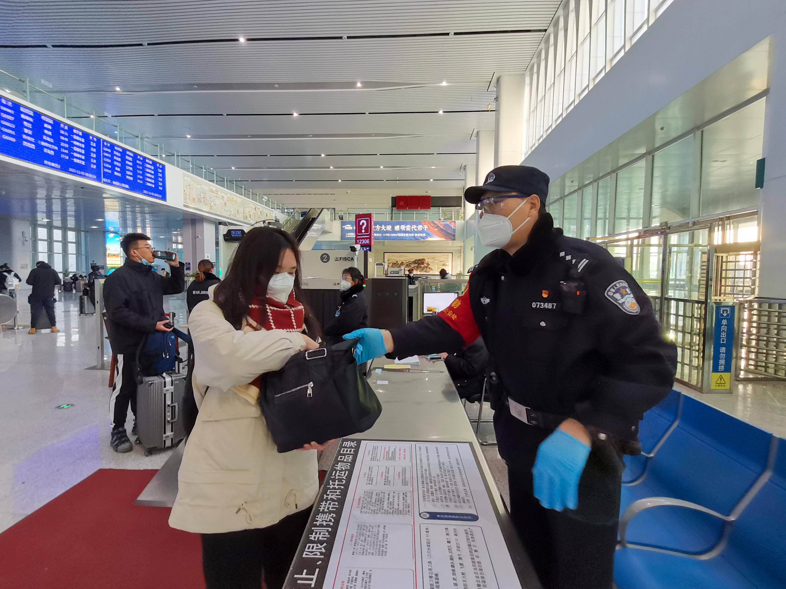 一路平安——济南铁路公安局青岛公安处春运安保侧记