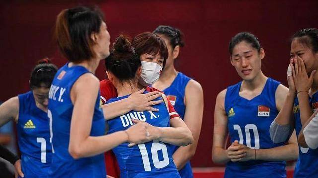 鞠躬,拥抱,流泪,阳光总在风雨后,再见,中国女排……_姑娘_郎平鞠_奥运