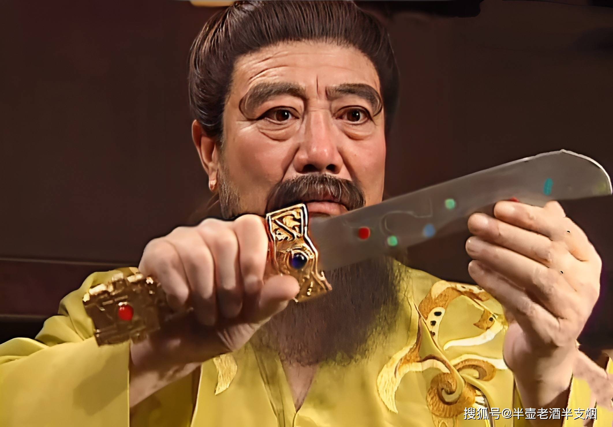 从史料中找到两个不同答案:拿七星宝刀的曹操,能否成功击杀赤手空拳的