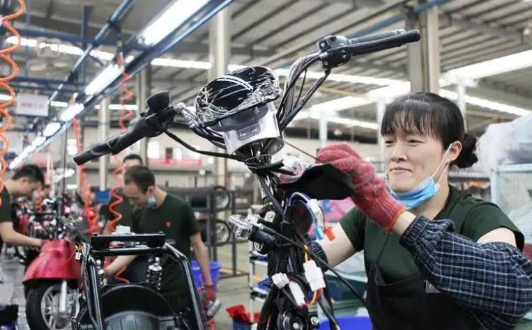 说出来可能会吓你们一跳,总共是4100万辆,而安徽夫妇钱静红和董经贵名