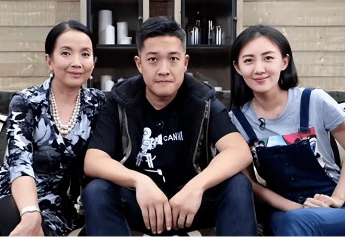 最惨星二代张博宇:生父张丰毅嫌他丑,母亲吕丽萍"发疯"害惨他_表演