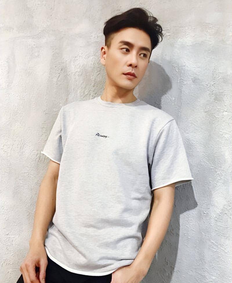 婚恋五年生三子,42岁胡杏儿与黄宗泽差距拉大_孩子_感情_香港