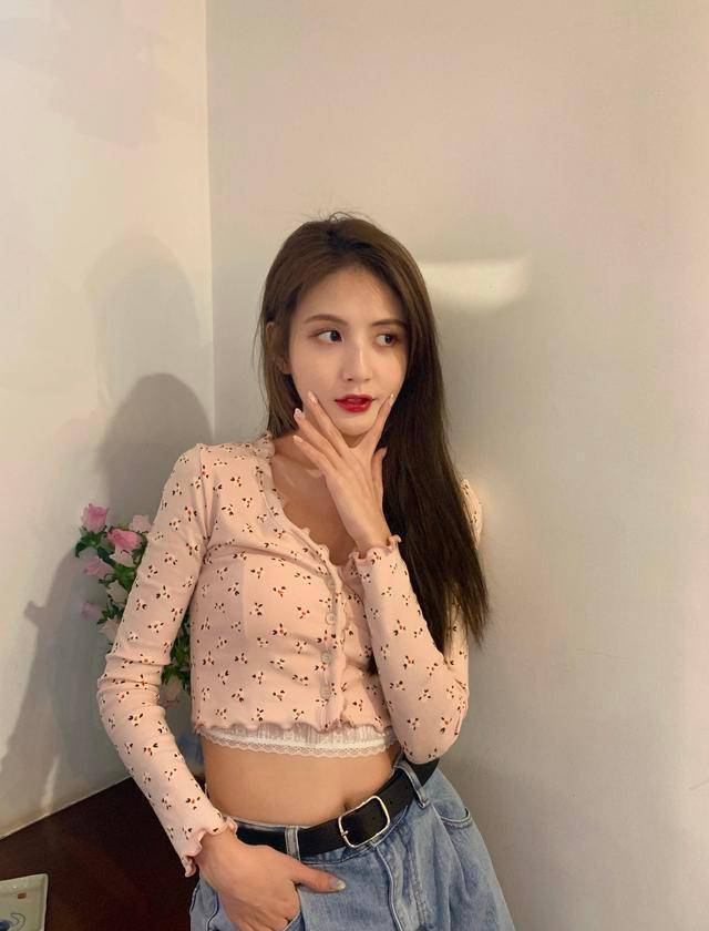 王思聪独爱二十三岁,新女友甜仇衣品太仙女,小仙女本人_的设计_时尚