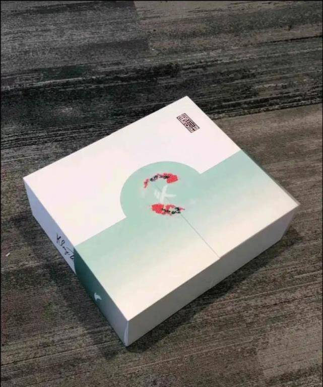 但是相较于去年发布的安踏kt6"锦鲤"