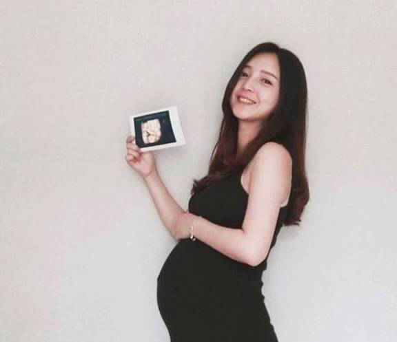 引发全身性的不舒服;△怀孕三个月时:孕妈的汗水与分泌物都会增多