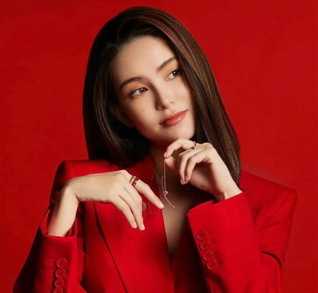 天王嫂昆凌:16岁让周董一见钟情,中专学历的她真的仅仅是幸运?