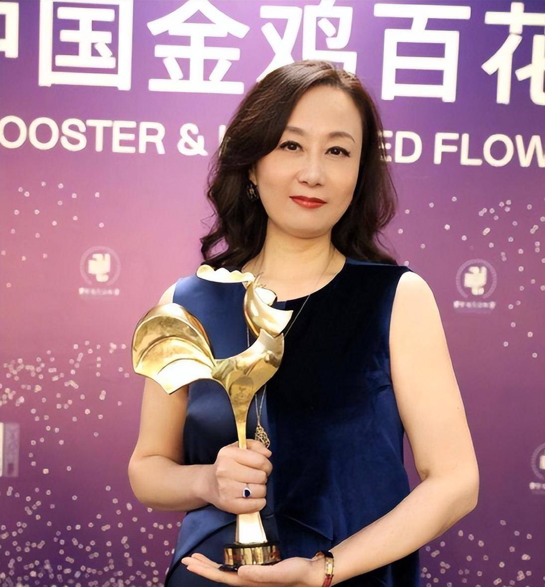 吴玉芳:嫁"乒乓王子"江嘉良隐退生两女,恩爱34年,幸福美满_话剧表演