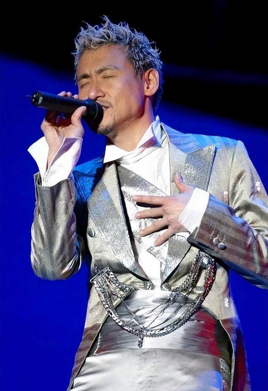 周比利评价张学友,我看到张学友穿着秋裤躲子弹,他是有功夫的_李连杰