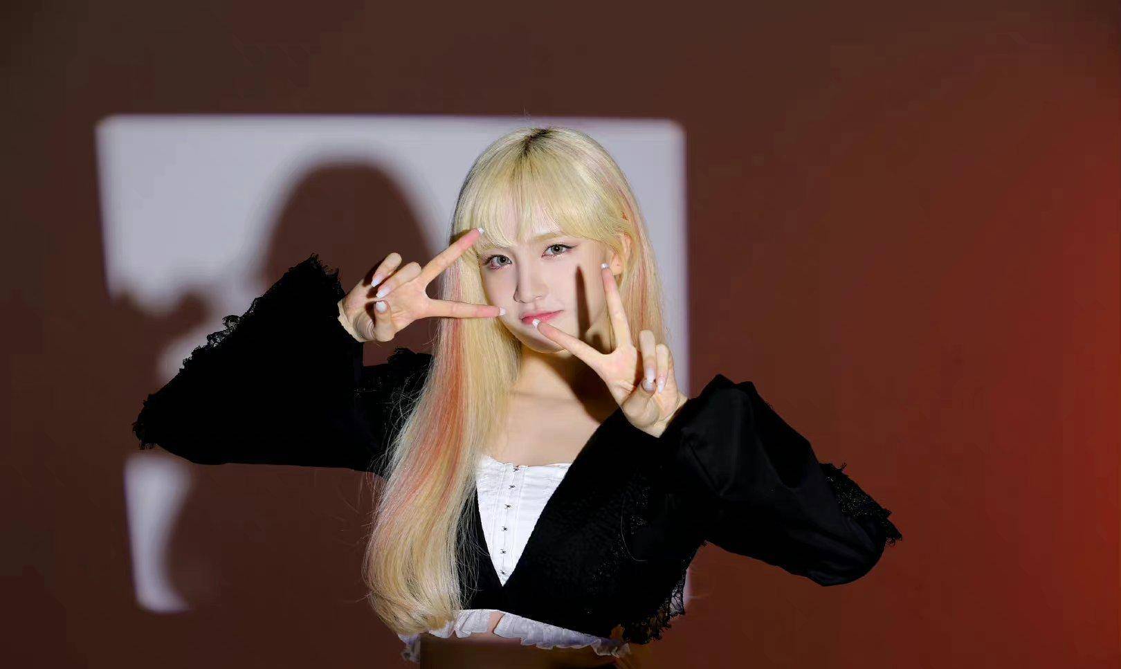 ive成员liz首尔歌谣大赏红毯生图曝光,被网友吐槽长胖