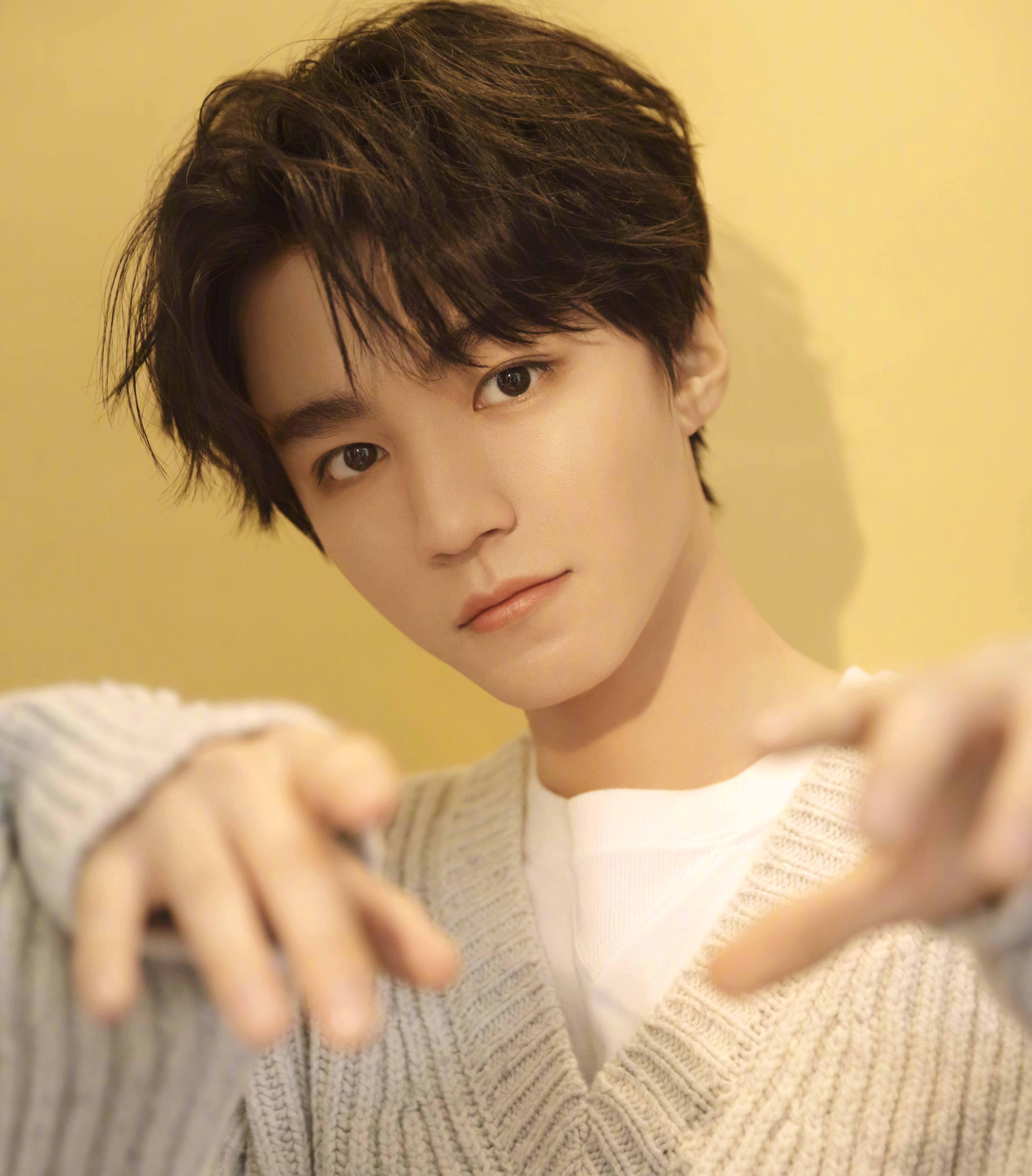 王俊凯漂亮成功,被曝体重只有48公斤,近照变成瓜子脸_健身_锻炼_画面