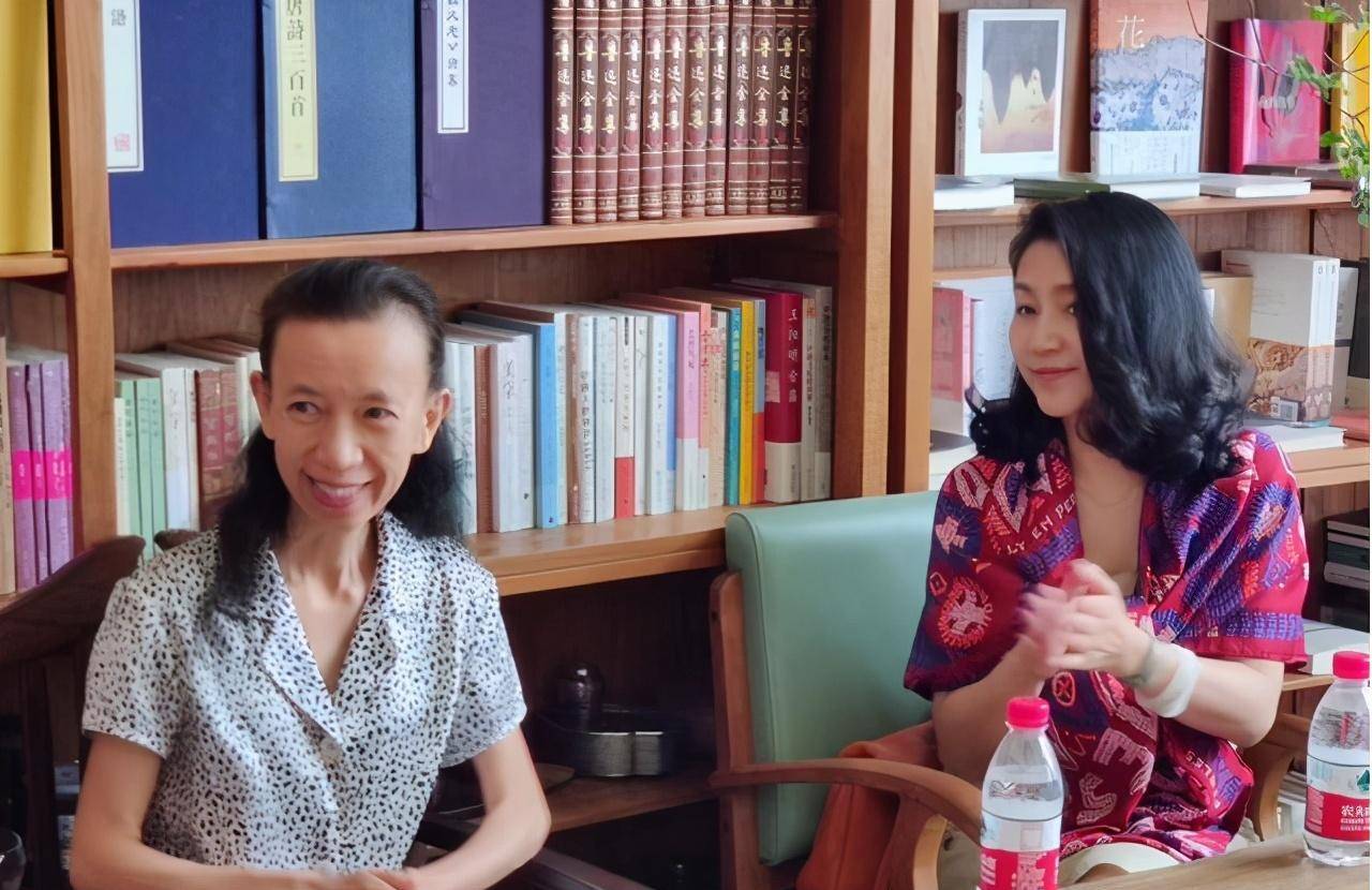 曾经的"主持一姐"她,与前夫分手后"消失",如今现状如何_吕成功_电视
