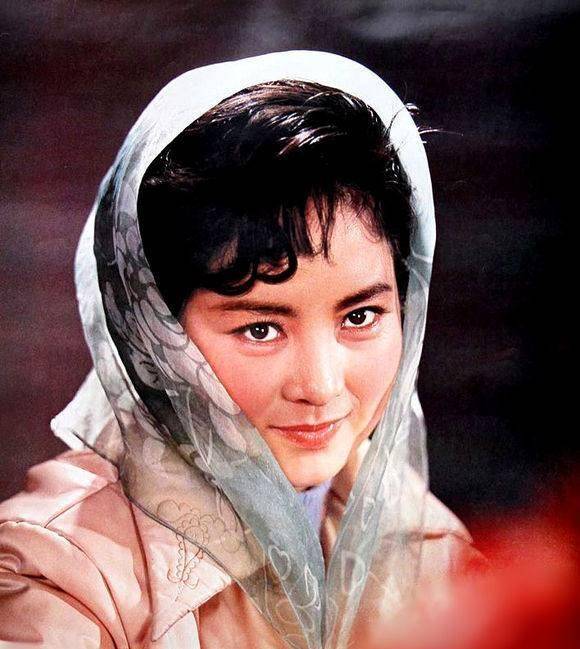 70年代末最红女明星刘晓庆只能排她后如今相夫教子成画家_金玲_银幕