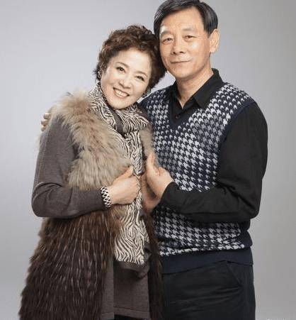 话剧演员的工资是非常低的,尤其是儿子的出生让李光复感受到了生活的