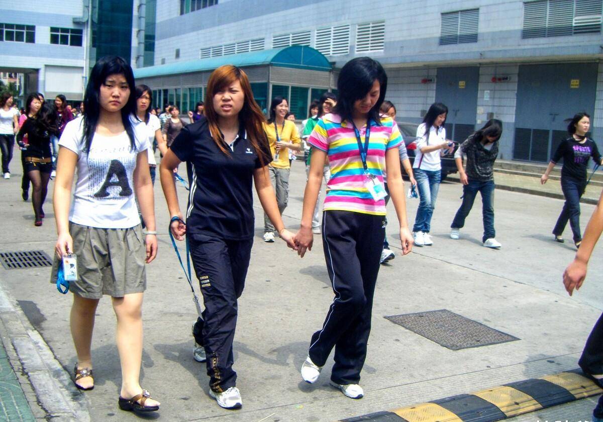 深圳往事:工地大嫂午休,无意间被我撞见,羞得无地自容