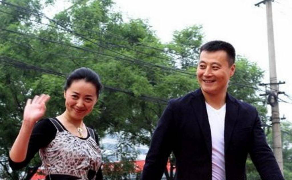 演员任程伟:26岁娶黄蕾为妻,成名后不弃患难妻,一家四口很幸福_小时候