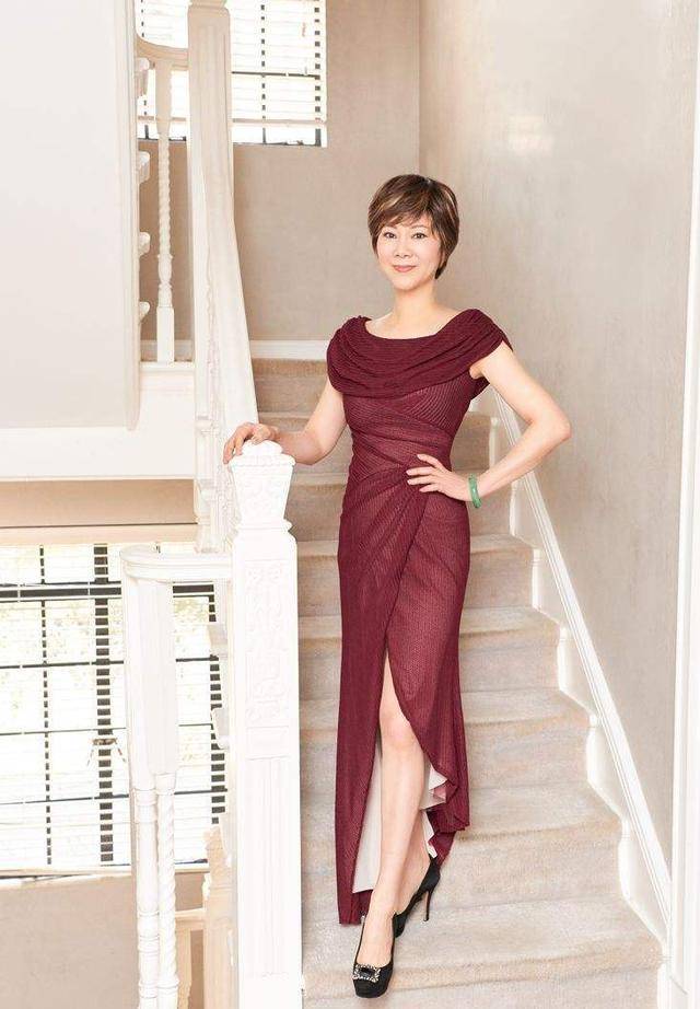 她曾被何智丽告密打小报告,20年后再见对方大度一笑仍叫小师妹_曹燕华