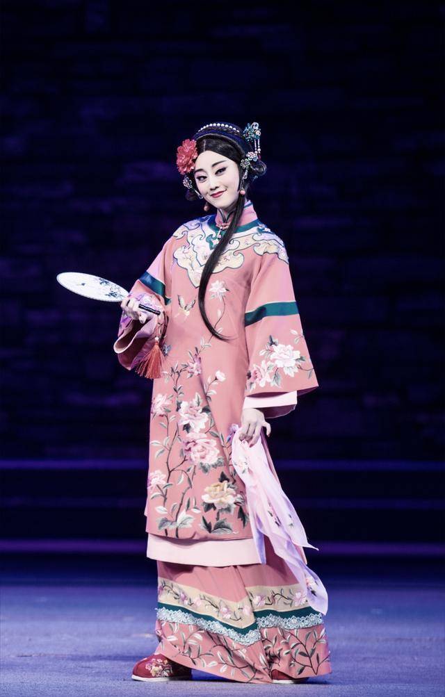 当今京剧舞台吼派,闷哑派,大嗓青衣盛行,时至今日