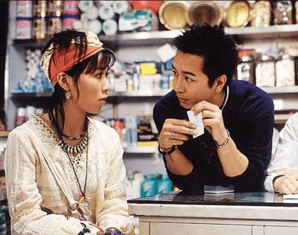 "发型总监"佘诗曼:37岁否认私会胡军,45岁演《鬓边》被嘲老态_演技